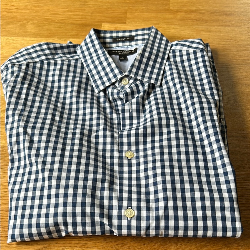 Banana Republic Blue and White Casual Button Down Shirt